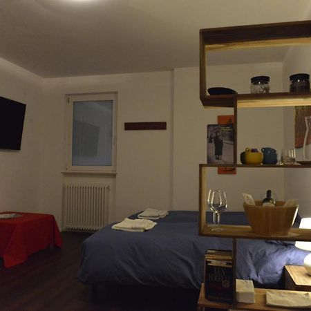 Biker'S Wine House Bed & Breakfast Rovereto  Bagian luar foto