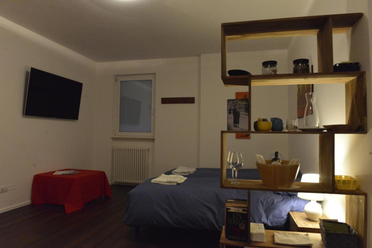 Biker'S Wine House Bed & Breakfast Rovereto  Bagian luar foto